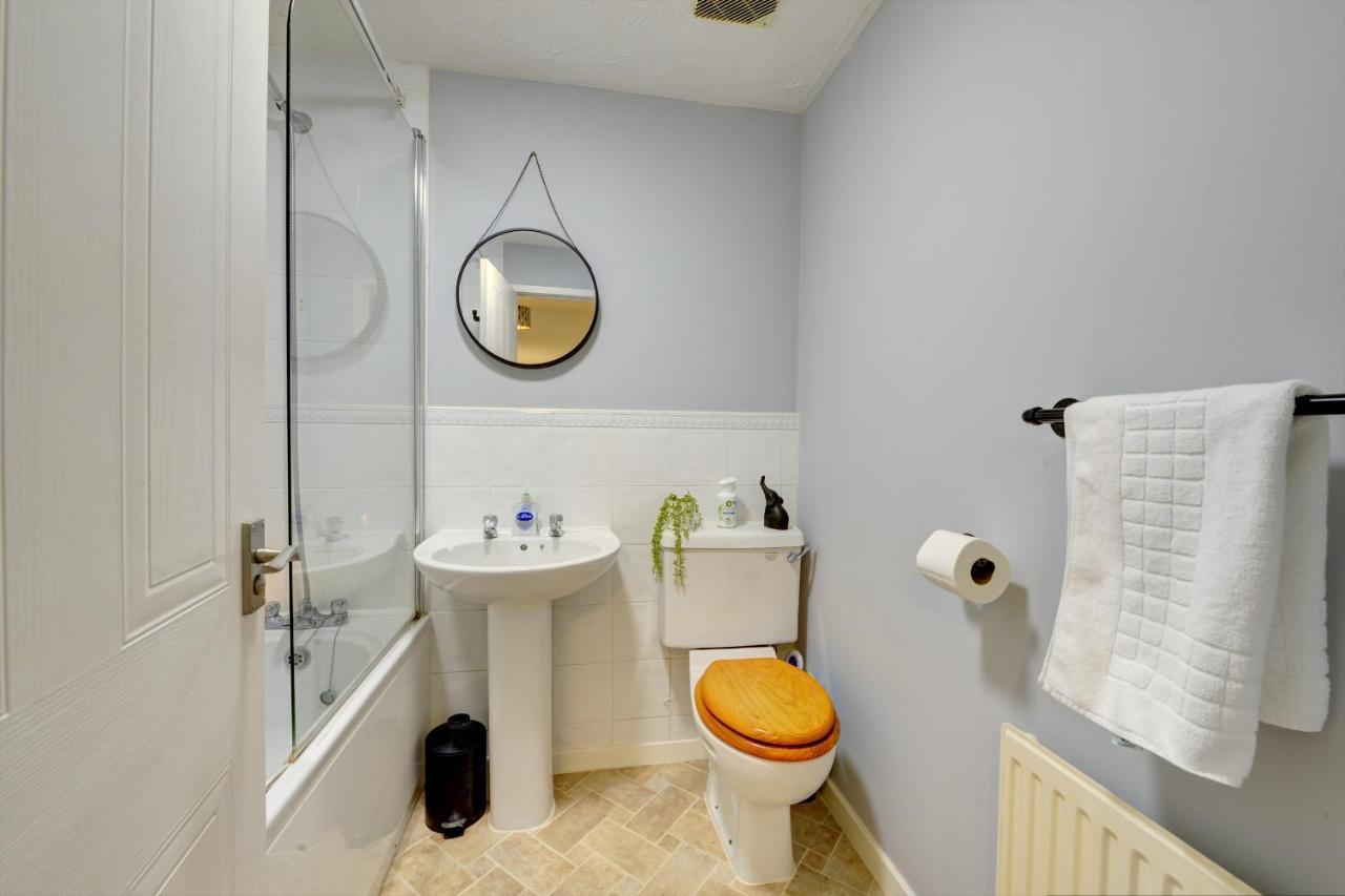 Modern 2 Bed House Sleeps 6 Southam Town Centre - Inspire Homes Ltd المظهر الخارجي الصورة
